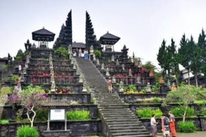 Besakih Temple dress code - Lovina Dream Trip
